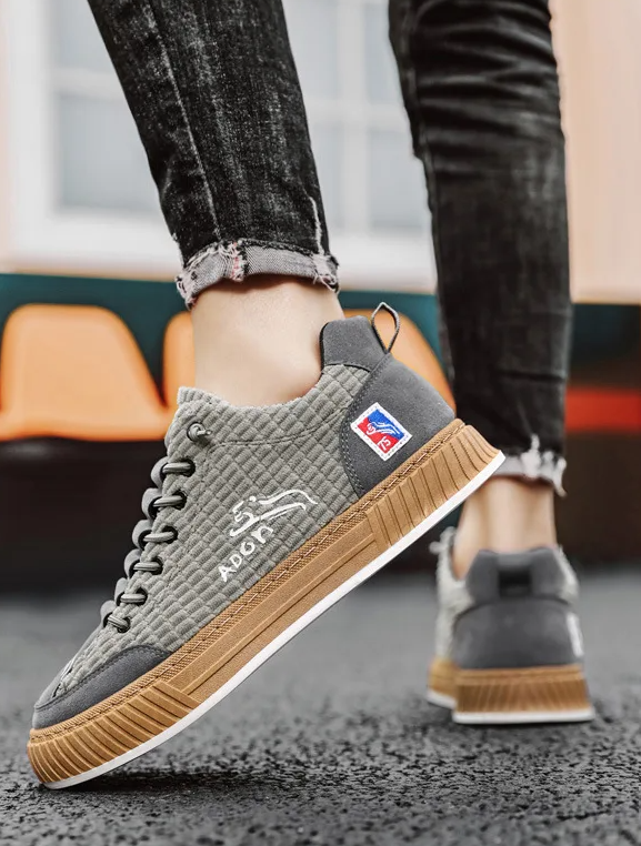 Men's Casual Lace-Up Sneakers with Textured Uppers