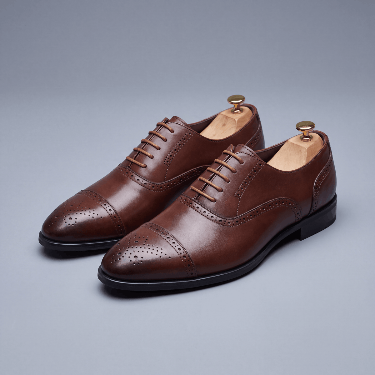 Men's Lace-Up Oxford Dress Shoes with Brogue Detailing